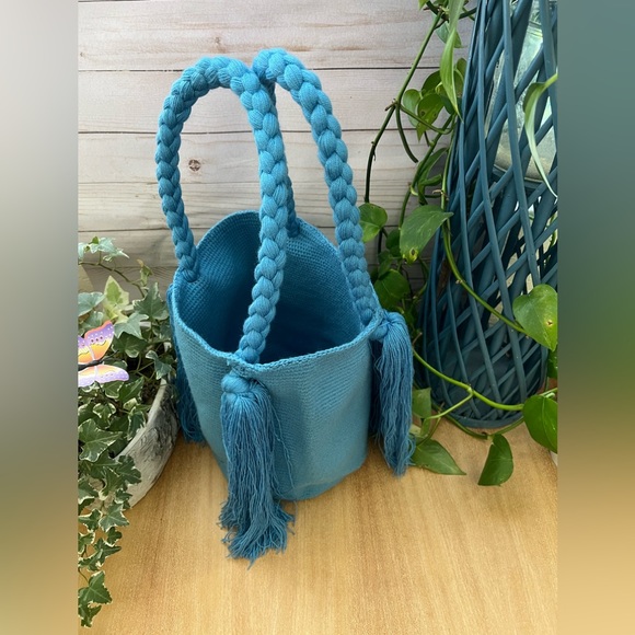 Classic Powder Blue Top Handle Wayuu Bag - Boho Chic Trendy Tote Bag - Picture 3 of 6
